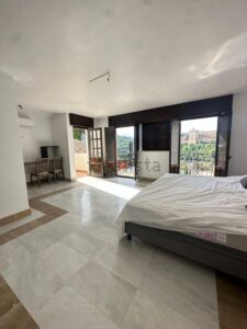 house for sale in albaicin granada