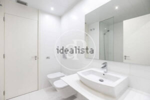 Apartment for sale in Diputació Street