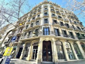 Dream Apartment for sale in Historic Quadrat d'Or Building